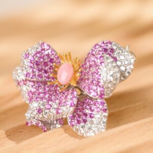 Queen Conch Flower Brooch