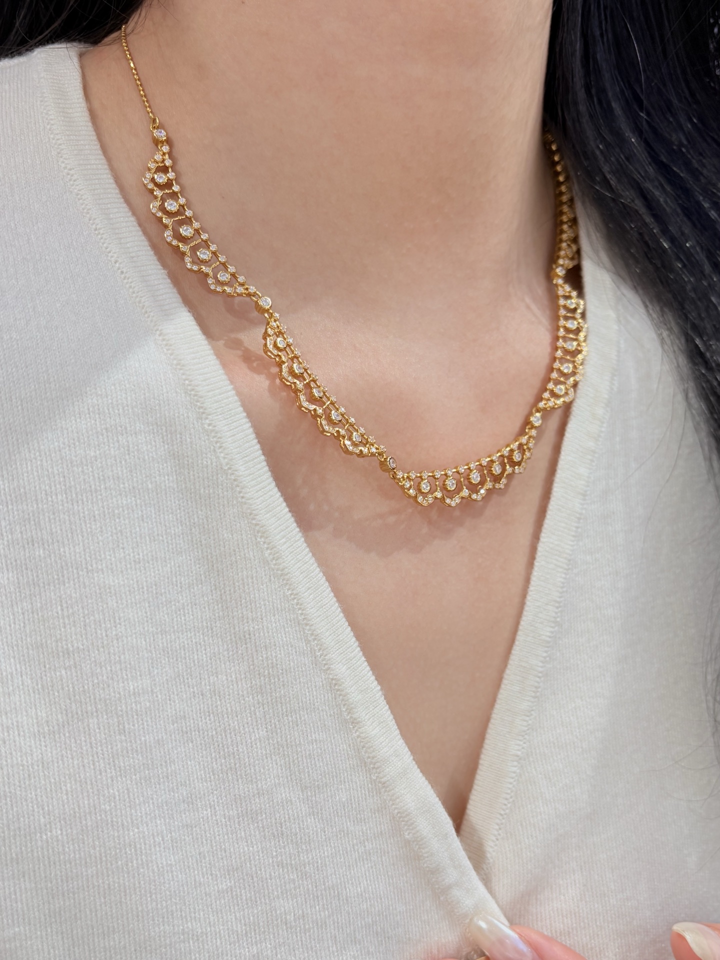 Scalloped Hemline Necklace in French Style - Image 2