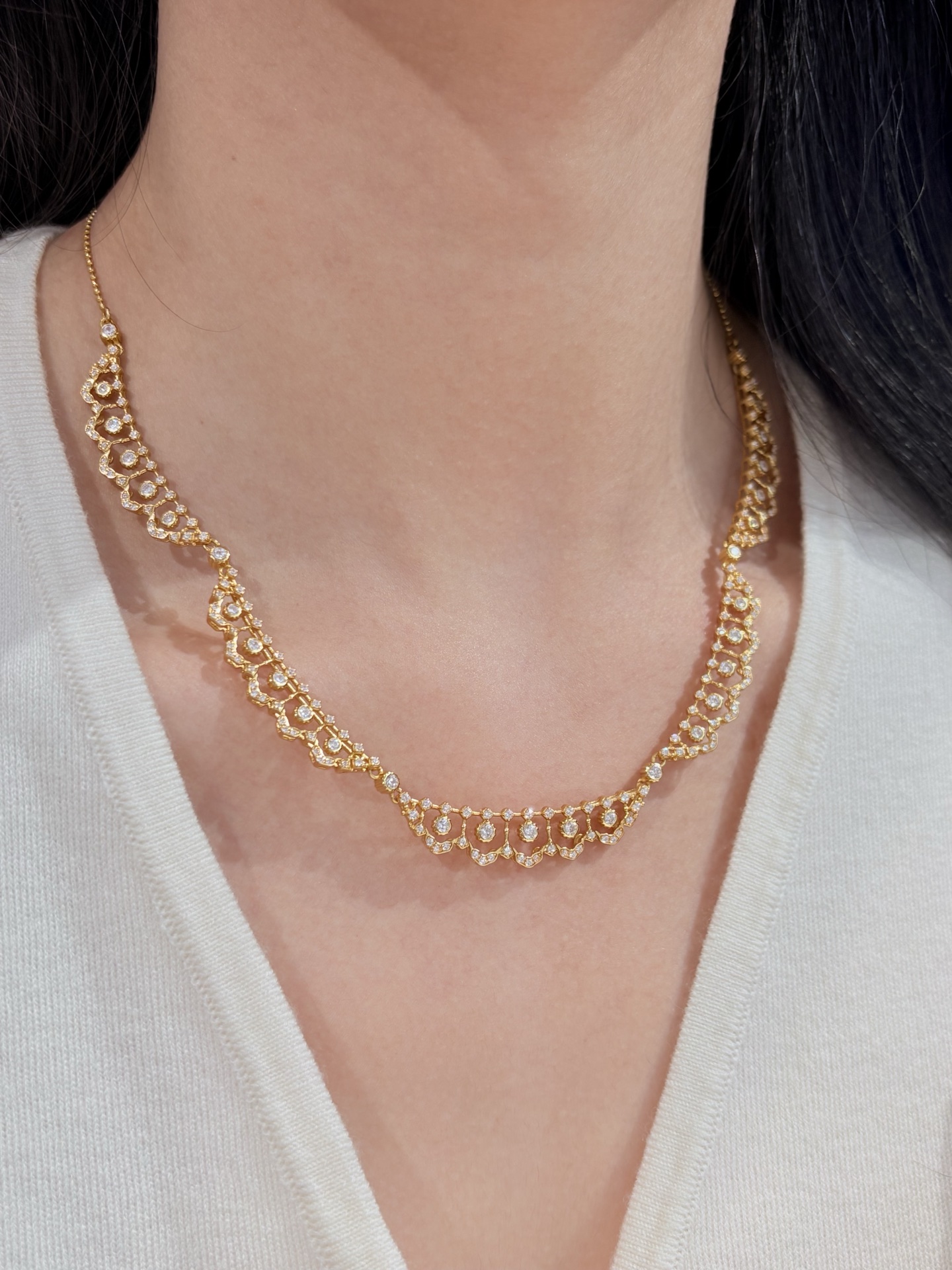 Scalloped Hemline Necklace in French Style - Image 3